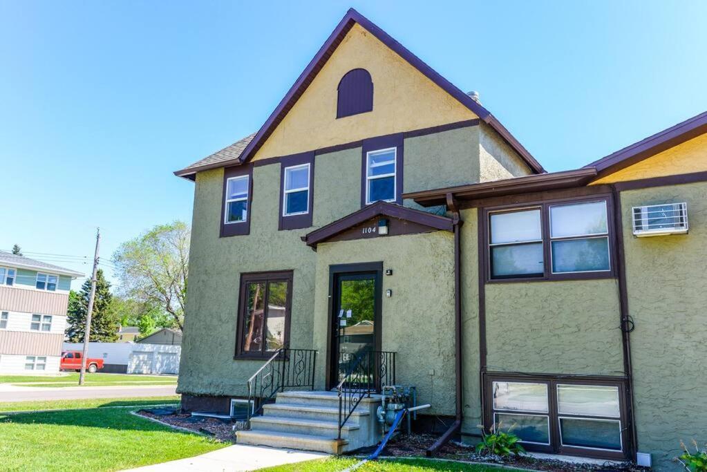 Apartment 2 Bedroom Near Ndsu And Downtown *